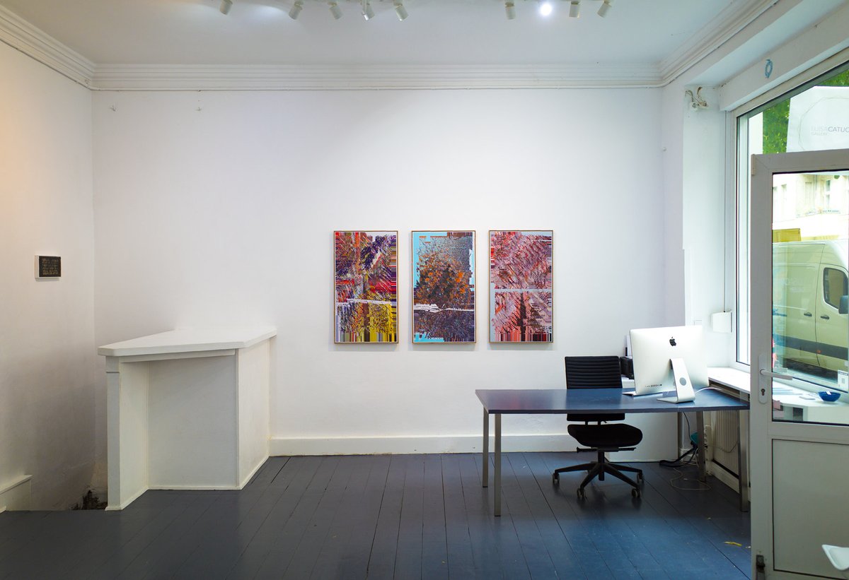 Good morning, tonight im invited to chat at Arbitually Deterministic radio show with <a href="/KenconsumerE/">kenconsumer</a> and my gallerist Luisa Catucci about a generative art exhibition i did together with <a href="/toiminto/">toiminto</a>. Talk about fxhash art in traditional gallery environment #fxhash #generativeart