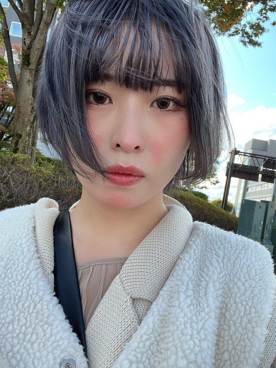 millie_08_7's tweet photo. 今日は久しぶりの撮影会でした📸
寒い中ありがとうございました！
皆さんお忙しい中来てくれてとっても嬉しかったです🥰
寒い日続きますが体調に気をつけつつ頑張っていきましょう✊
2枚目は寒冷蕁麻疹少し出てアンパンマン？みたいにな���てる私です、ノーマルカメラで撮りました、加工ってすごいね✌️ https://t.co/FAyzC6uFIp