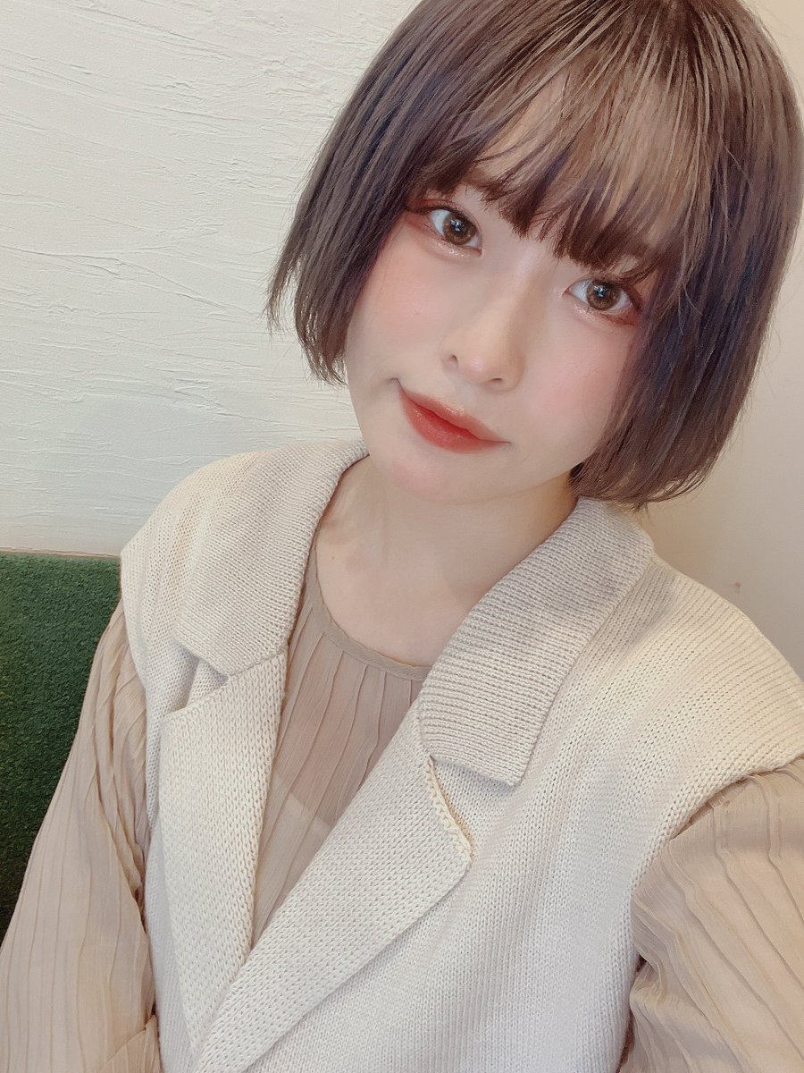 millie_08_7's tweet photo. 今日は久しぶりの撮影会でした📸
寒い中ありがとうございました！
皆さんお忙しい中来てくれてとっても嬉しかったです🥰
寒い日続きますが体調に気をつけつつ頑張っていきましょう✊
2枚目は寒冷蕁麻疹少し出てアンパンマン？みたいにな���てる私です、ノーマルカメラで撮りました、加工ってすごいね✌️ https://t.co/FAyzC6uFIp