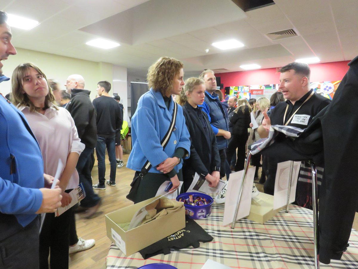PrinceHenrysGS's tweet photo. What a fabulous Careers Fair last night! Thank you so much to all the employers who came, it was such a brilliant opportunity for all the students who visited. #Careers #FreeYourFuture https://t.co/QmGnHEU506