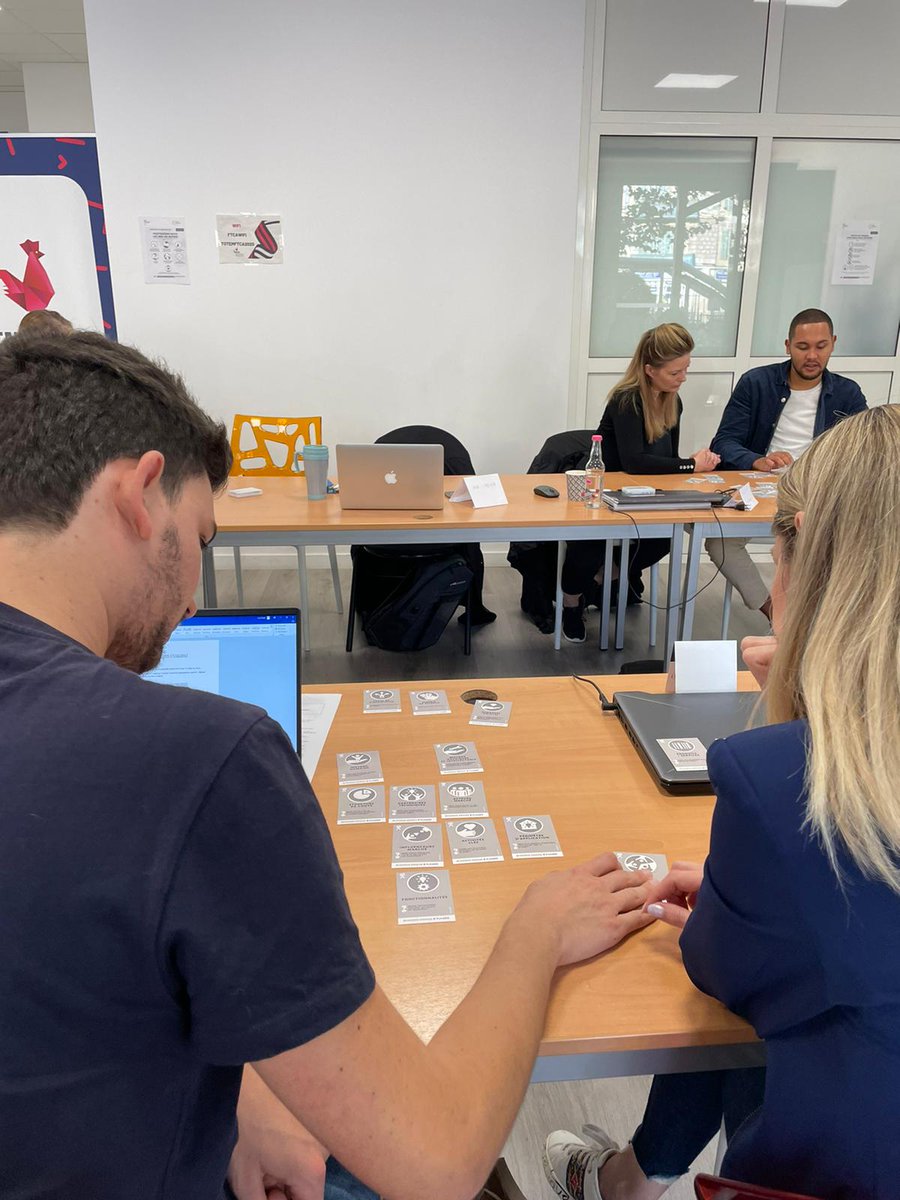 Vianeo_'s tweet photo. 🇫🇷 #Workshop @FrenchTechCdA 🌴
Merci à Farouk Raïs et Mailys Marzaro d'avoir choisi @Vianeo_ pour accompagner 13 projets entrepreneuriaux de la région dans la construction de leur #stratégie marché.
#startuper #entrepreneur #méthode #FrenchTechTremplin https://t.co/vOPaTWqpxM