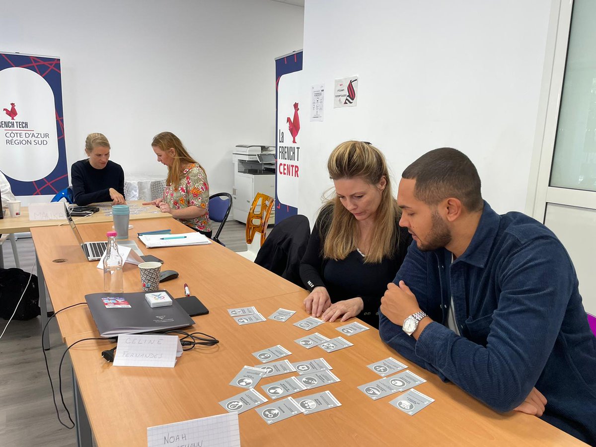 Vianeo_'s tweet photo. 🇫🇷 #Workshop @FrenchTechCdA 🌴
Merci à Farouk Raïs et Mailys Marzaro d'avoir choisi @Vianeo_ pour accompagner 13 projets entrepreneuriaux de la région dans la construction de leur #stratégie marché.
#startuper #entrepreneur #méthode #FrenchTechTremplin https://t.co/vOPaTWqpxM