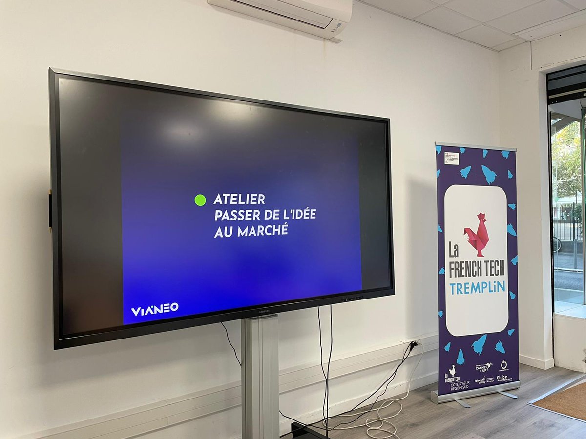 Vianeo_'s tweet photo. 🇫🇷 #Workshop @FrenchTechCdA 🌴
Merci à Farouk Raïs et Mailys Marzaro d'avoir choisi @Vianeo_ pour accompagner 13 projets entrepreneuriaux de la région dans la construction de leur #stratégie marché.
#startuper #entrepreneur #méthode #FrenchTechTremplin https://t.co/vOPaTWqpxM