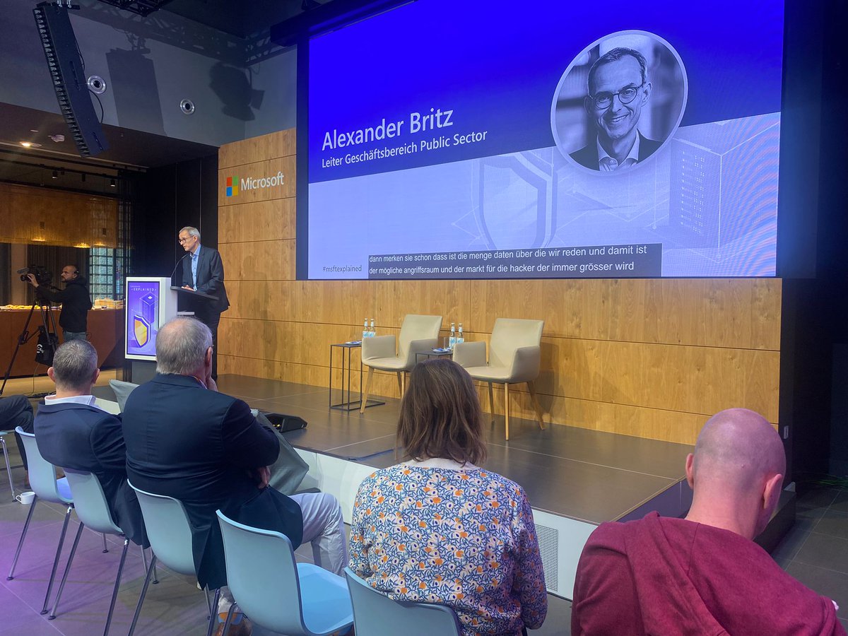 MicrosoftBerlin's tweet photo. "Desinformation ist ein Gift, das langsam in eine Gesellschaft einsickert. Wir müssen dagegen halten, bevor es beginnt zu wirken." 

Alexander Britz eröffnet die #MSFTExplained in unserem Atrium. Zum Livestream geht es hier entlang: https://t.co/gFlOmNQhdb https://t.co/LrEI5A7XnD