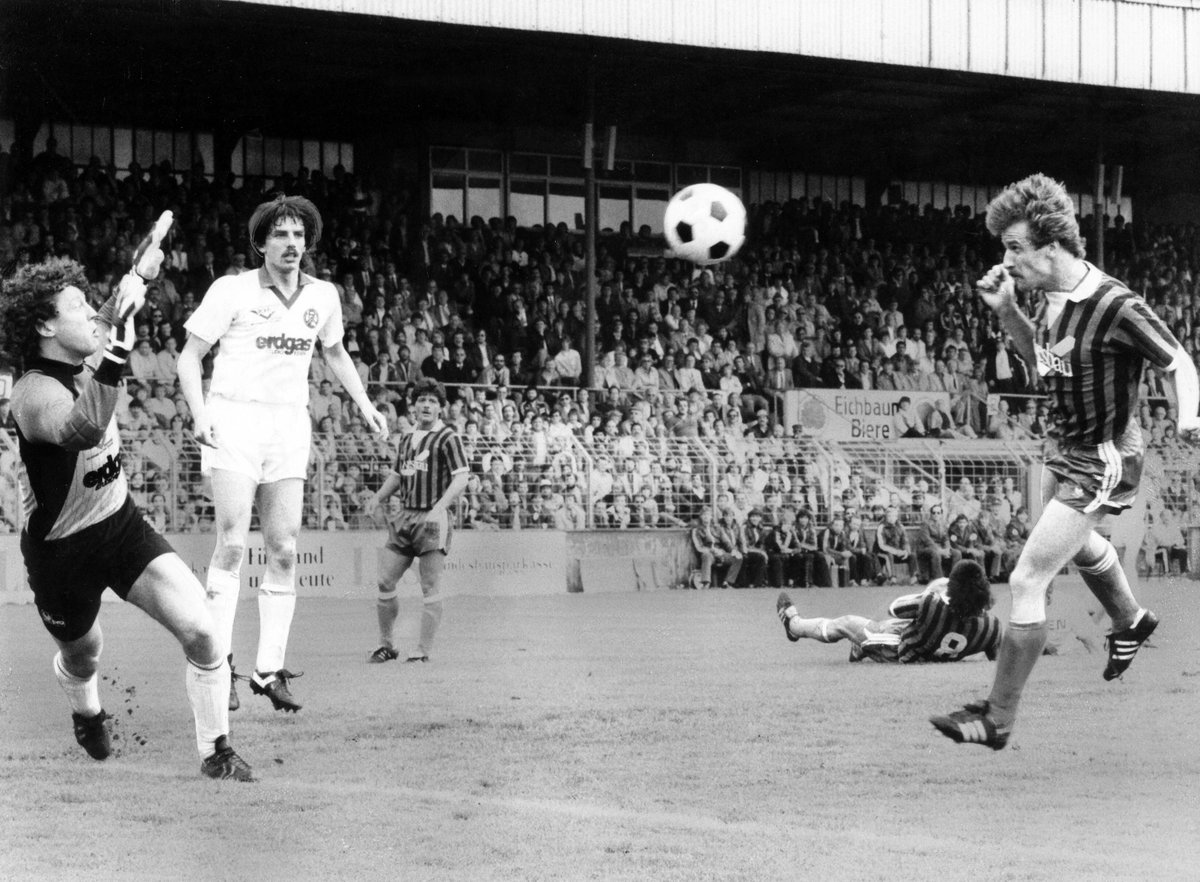 svw07's tweet photo. Am Samstag heißt es auf ins Carl-Benz-Stadion und Geschichte schreiben. Denn fast 40 Jahre liegt unser letzter Heimerfolg gegen Rot-Weiß Essen zurück. Am letzten Spieltag der Zweitliga-Saison 1982/83 konnten wir einen 3:1 Erfolg feiern. https://t.co/IZgDlalK5A