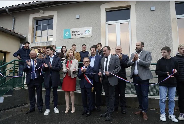 Caf_DeuxSevres's tweet photo. ✂️Inauguration vendredi dernier du Campus de Projets à #Secondigny
📍Projet unique en Nouvelle-Aquitaine, cette structure permet aux jeunes de se retrouver et d'être accompagnés dans leurs projets pro et perso
💶La Caf a contribué à ce projet à hauteur de 40 000€ https://t.co/Gpxfm70gHq