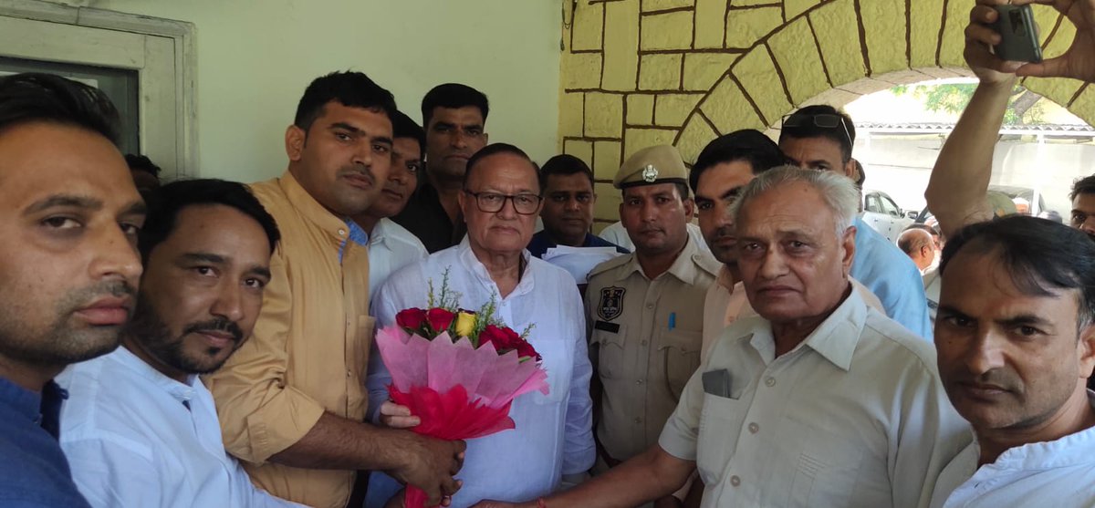 rishi_paakad's tweet photo. असमान विषय में यूजी पीजी की योग्यता रखने वाले लाखों शिक्षकों को व्याख्याता पदोन्नति में राहत देने हेतु शिक्षामंत्री @DrBDKallaINC जी से मिलकर जल्द शिक्षा नियम 2021 में संशोधन की मांग करी।
#व्याख्याता_पदोन्नति_नियम_संशोधन
@ashokgehlot51 @DrArchanaINC
@SachinPilot @rajeduofficial https://t.co/rz8lB8kYl0