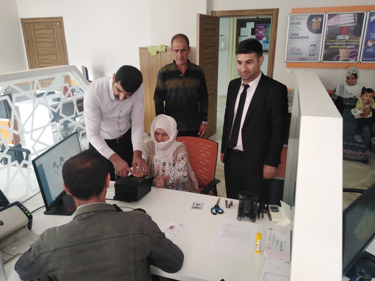 1934 doğumlu Hediye Şen teyemizi İlçe Nüfus Müdürlüğümüzde misafir ederek TCKK başvurusunu adık.