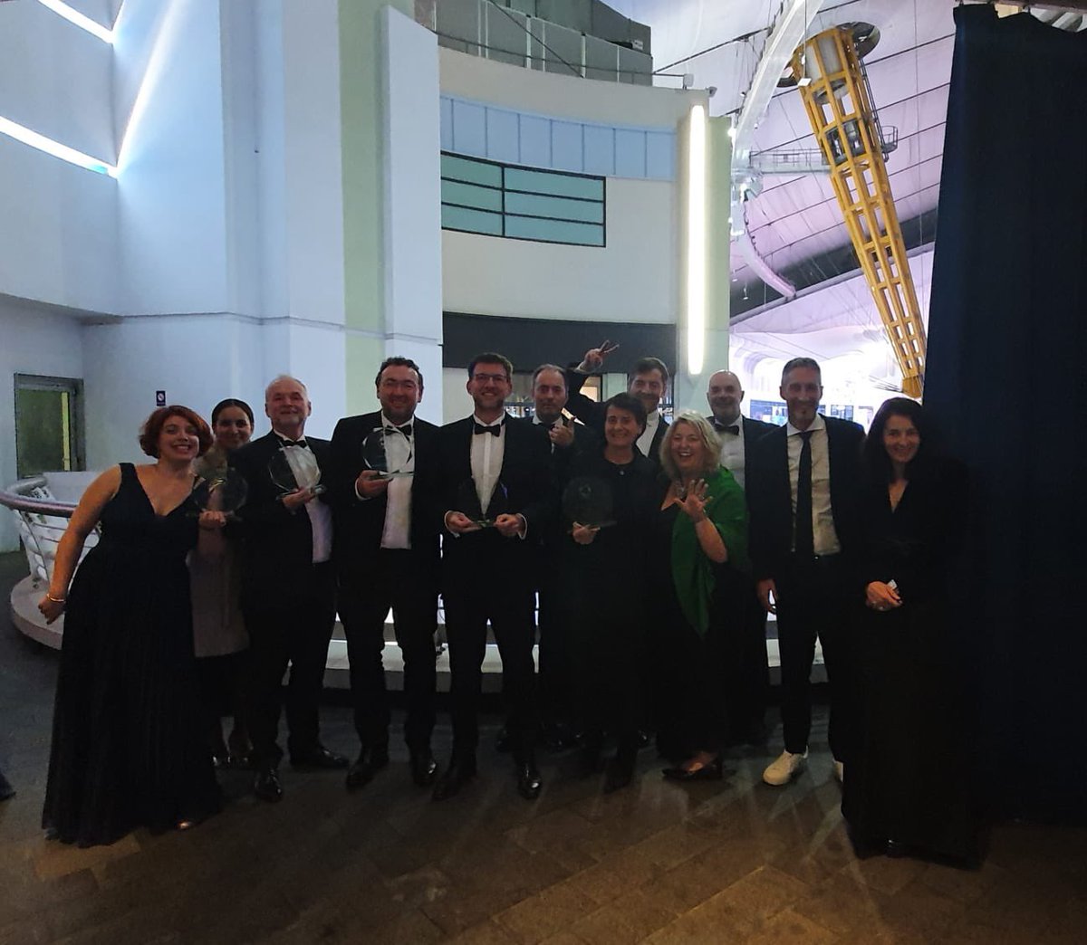 What a crazy night last night ! 5 awards  @ #GCA for <a href="/orange/">Orange</a> : #data, #voice, #antifraud, #network and #D&amp;I ! 🏆 I come back home w/ the « best global carrier » for both VOICE and DATA : that s historical for @OrangeIC. Tonight I ll celebrate with my teams who made it possible!