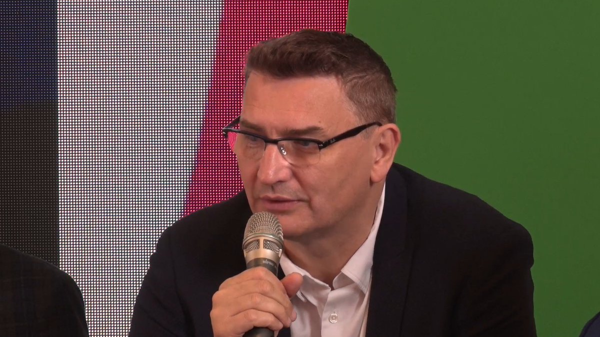 cos_opo's tweet photo. 💬 Jest technologia łatwa, dostępna i gotowa do użycia [...] Trenerzy mają nieprawdopodobną możliwość do tego, aby korzystać i mieć to na wyciągnięcie ręki, usprawniając wieloaspektowo sposób trenowania - mówi dyrektor COS @Witold_Roman podczas konferencji #EKSiT. https://t.co/QCXSfeRc3g
