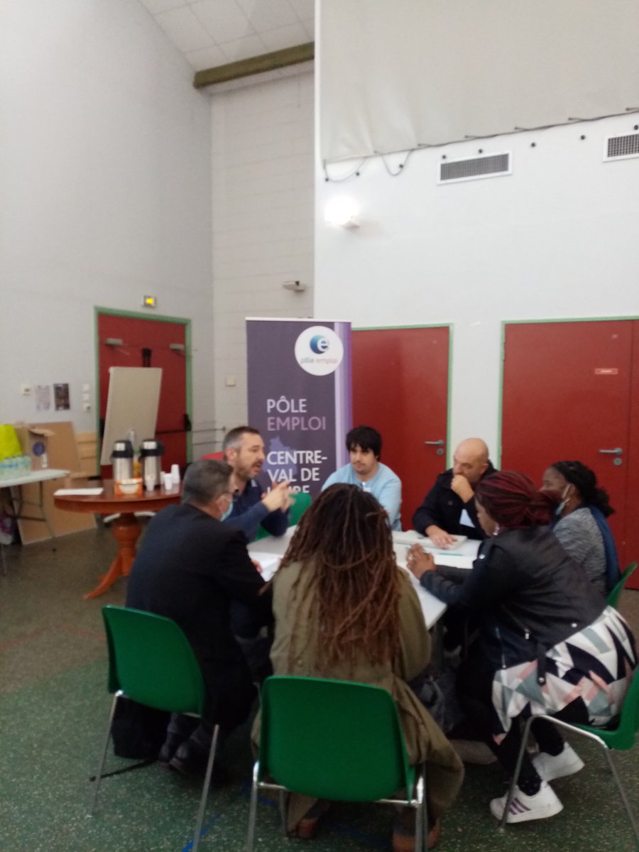 vlnchartres's tweet photo. Ce matin, job dating inversé organisé @avecpoleemploi bassin #chartres et les 15 structures #insertion. 1️⃣8️⃣ salariés préparés, 9️⃣ entreprises présentes. Echanges riches et opportunités. 🎯 Un emploi à l'issue du parcours ✨@F_Gaussens @poleemploi_RCVL https://t.co/2cH31dq8JM