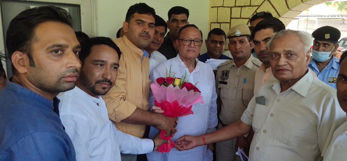 rishi_paakad's tweet photo. असमान विषय में यूजी पीजी की योग्यता रखने वाले लाखों शिक्षकों को व्याख्याता पदोन्नति में राहत देने हेतु शिक्षामंत्री @DrBDKallaINC जी से मिलकर जल्द शिक्षा नियम 2021 में संशोधन की मांग करी।
#व्याख्याता_पदोन्नति_नियम_संशोधन
@ashokgehlot51 @DrArchanaINC
@SachinPilot @rajeduofficial https://t.co/rz8lB8kYl0