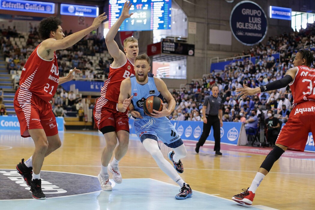 MueveteBasket's tweet photo. ¿Últimos jugadores en promediar al menos 20 puntos + 3 rebotes + 3 asistencias en #LigaEndesa?

✅ @DzMusa
 (21/22; 📈➡️ https://t.co/2DYLsixYXP)
✅ @edjacks (16/17)
✅ @rudy5fernandez (07/08)
#MB2004
📷 @CBBreogan https://t.co/HuOW9uWwIi