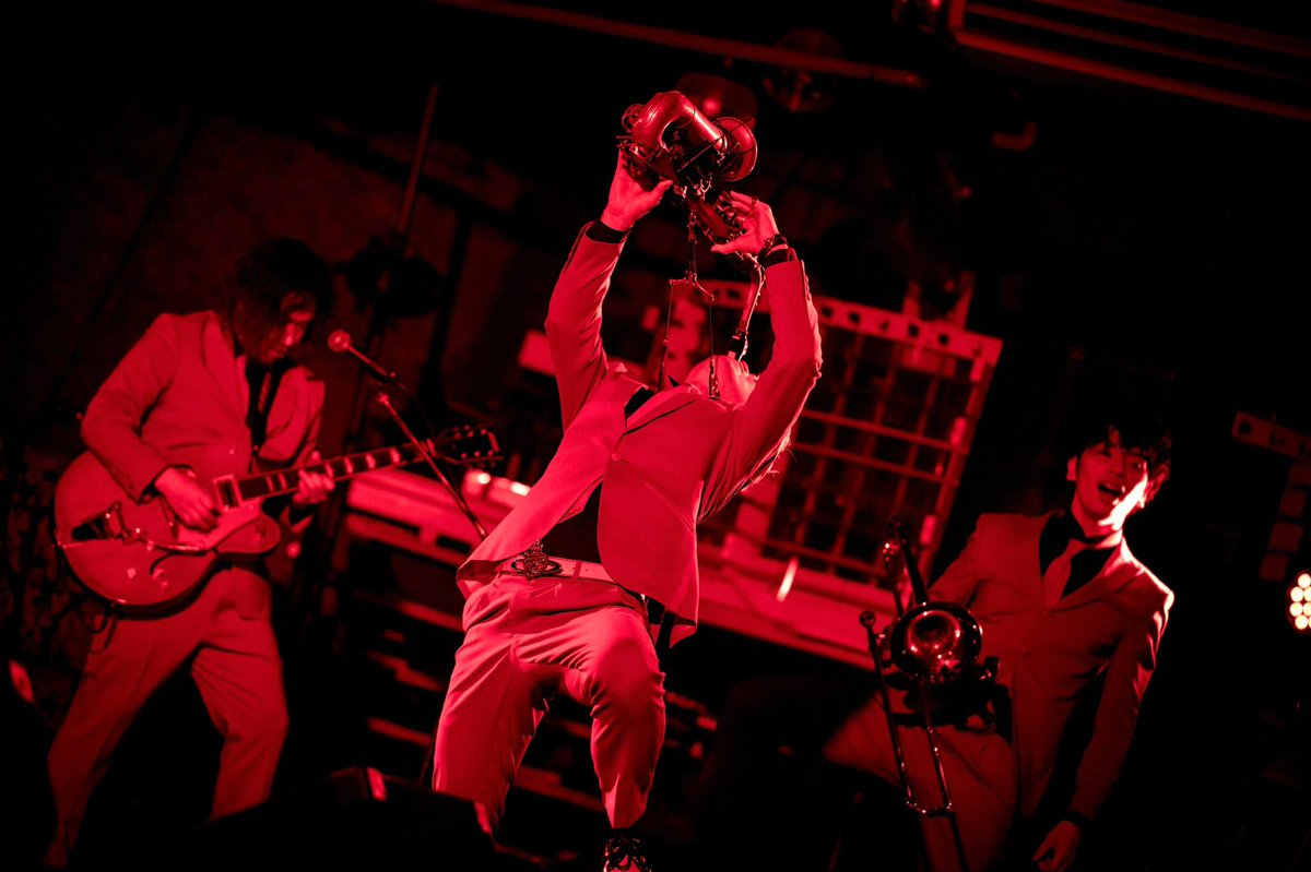 calmerajp's tweet photo. 〓〓あと1日〓〓
『Calmeraのロックンロール・キャバレー』

【大阪公演】
10月21日(金)
開場18:00 / 開演19:00
＠味園ユニバース
Special guest / #ベリーグッドマン

ローチケ
https://t.co/z6dylxnusd
ぴあ
https://t.co/E1rILs40p3
e+
https://t.co/GyD4T0VQNn

#カルメラ
#Calmera https://t.co/ieyKMxrn3Z