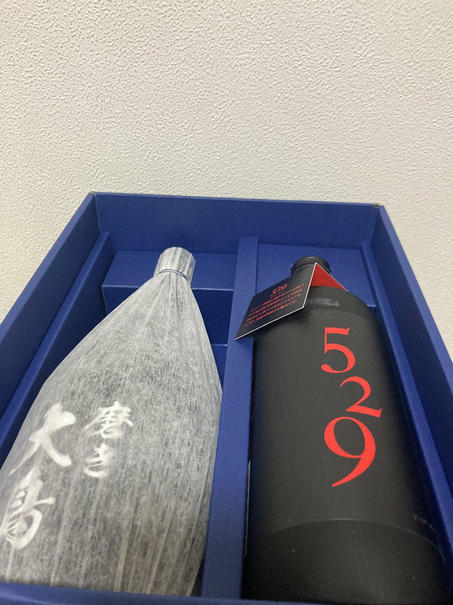 私が好きな焼酎、磨き大島と529が届いたので今日はとても気分が良い🙆‍♂️🙆‍♂️
長崎にある大島酒造さんが作ってる焼酎でとても美味しいので全人類試して欲しい