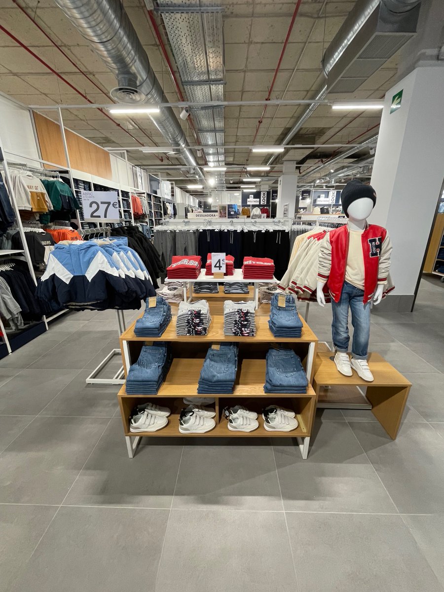KiabiES's tweet photo. ¡Hola, REUS! 🖐️ Hoy abrimos nuestra primera tienda en la provincia de Tarragona 💙

Las mejores colecciones para toda la familia y nuestros servicios te están esperando en el CC La Fira 😉 https://t.co/5Iewt6X91n