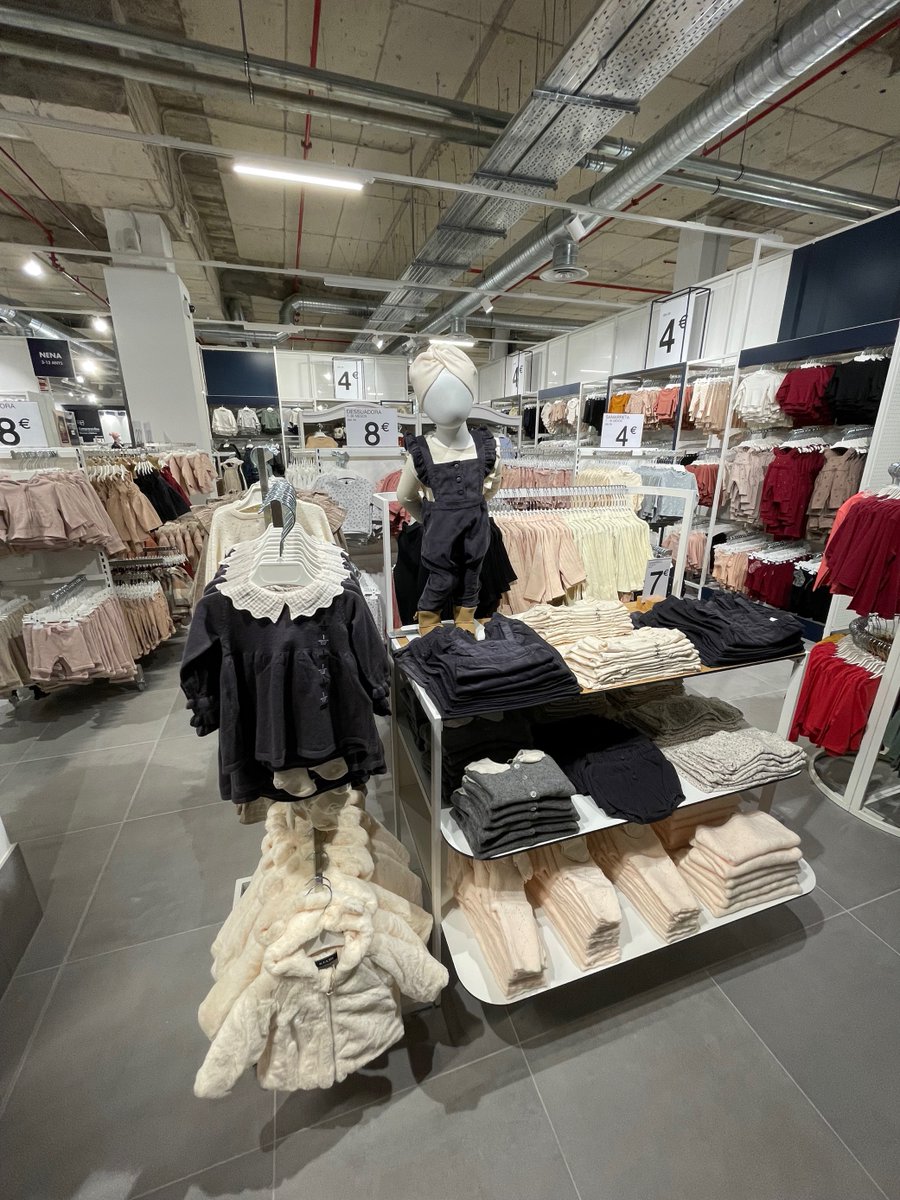 KiabiES's tweet photo. ¡Hola, REUS! 🖐️ Hoy abrimos nuestra primera tienda en la provincia de Tarragona 💙

Las mejores colecciones para toda la familia y nuestros servicios te están esperando en el CC La Fira 😉 https://t.co/5Iewt6X91n