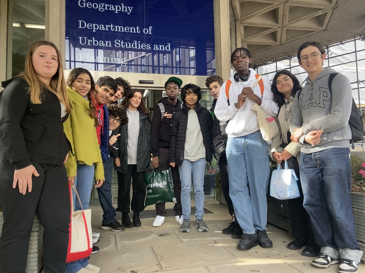 HAWimbledon's tweet photo. Students had an exciting first day on their trip to Sheffield! Students visited the University of Sheffield’s Geography department where they received a tour, completed a lecture on the geography of elections, before finally learning how RV can be used to explore a faraway place. https://t.co/x3SSh401sR