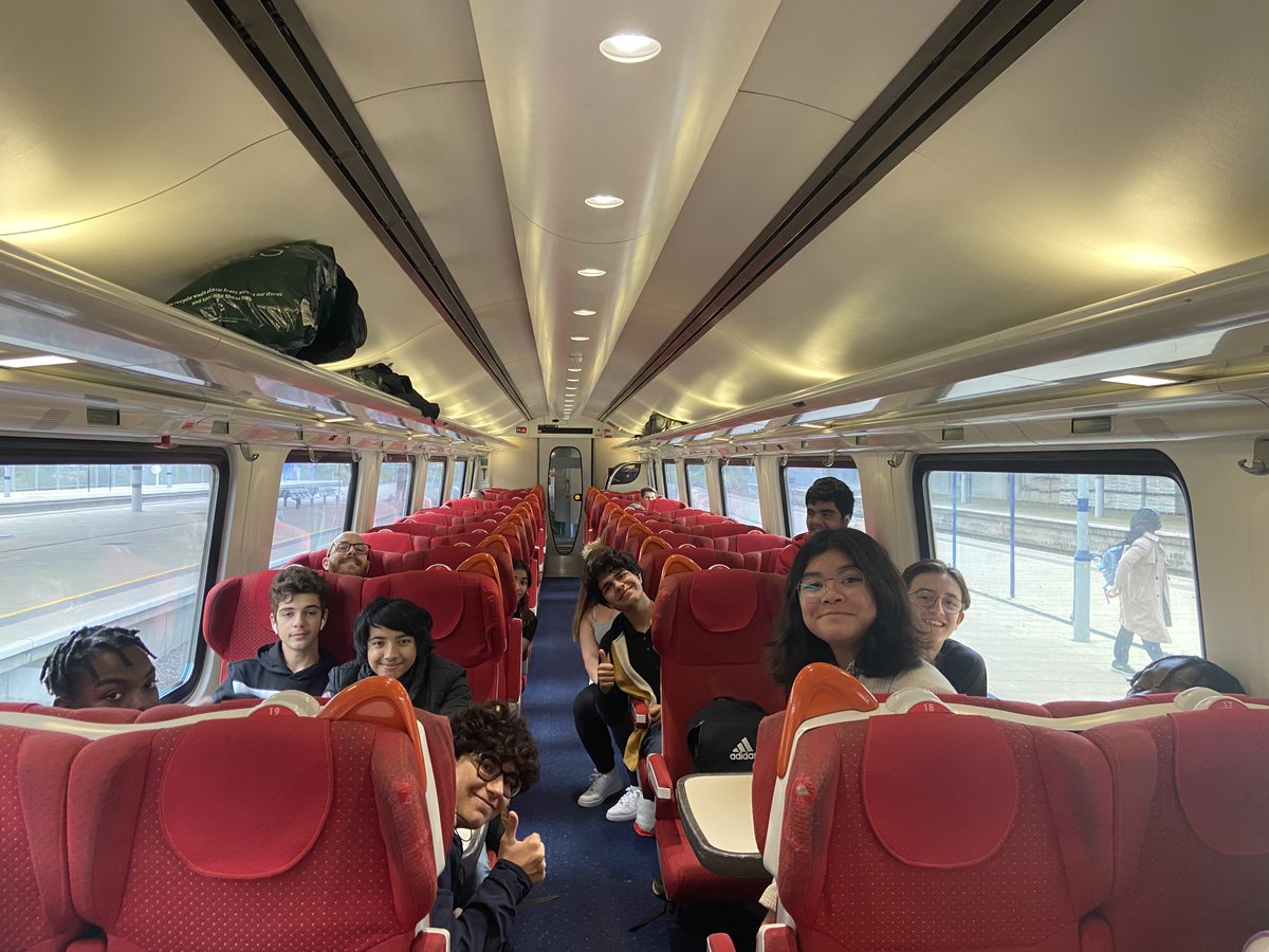 HAWimbledon's tweet photo. Students had an exciting first day on their trip to Sheffield! Students visited the University of Sheffield’s Geography department where they received a tour, completed a lecture on the geography of elections, before finally learning how RV can be used to explore a faraway place. https://t.co/x3SSh401sR