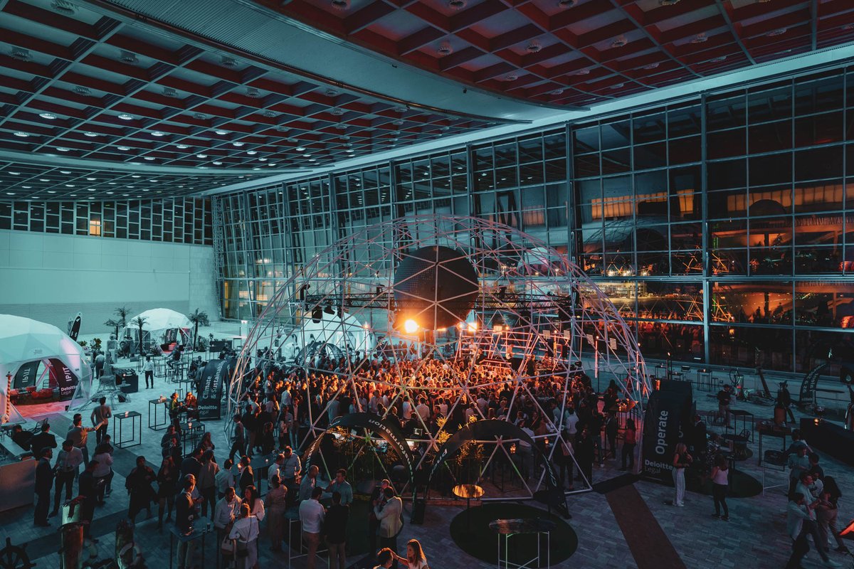 bluemoon_av's tweet photo. We had the opportunity to technically support a successful event in this amazing venue. ✈️ Thank you @we_are_event_masters for the great collaboration! 🤝💥
 
Interested in organizing your live, hybrid or online event with BLUE MOON?
 
Let's chat! 👉🏼 info@bluemoon.be
 
#BLUEMOON https://t.co/eSu5r4lJBg