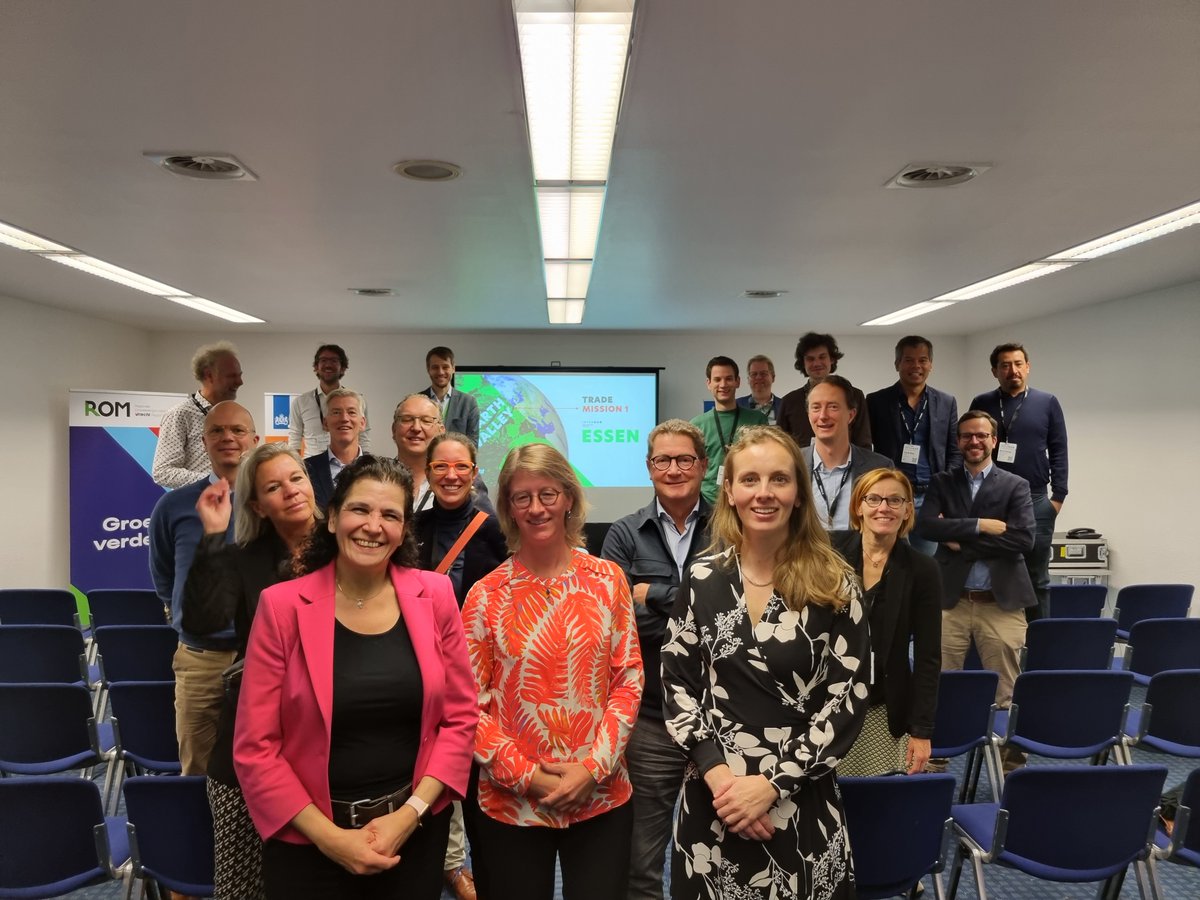 DUS_CG's tweet photo. At #INTERGEO22 German parties had the change to get to know Earth Valley, a promising cluster of businesses focused on geodata located in the Utrecht region (@ROMUtrechtReg). Consul Willemijn van der Toorn greeted the attendees and stressed the importance of #NRW for NL bussiness https://t.co/AVv5TKJyKX