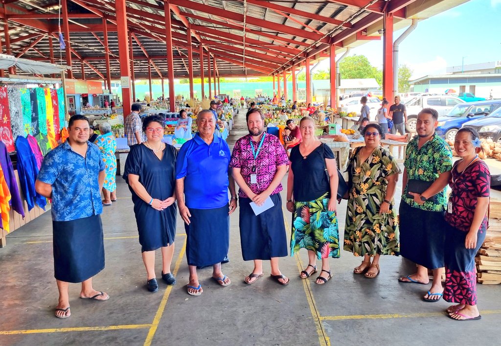 MeleMauala's tweet photo. What a delight to take HE Louisa Wall Aotearoa New Zealand Ambassador for Gender Equality, Sports, and Social Inclusion (Pacific)/Tuia Tฤngata to the #Fugalei market to learn more about #Markets4Change Samoa implementation plans. #MFATNZ #DFAT #MWCSD #MFATSamoa @unwomenpacific https://t.co/MXNK2jPWR0