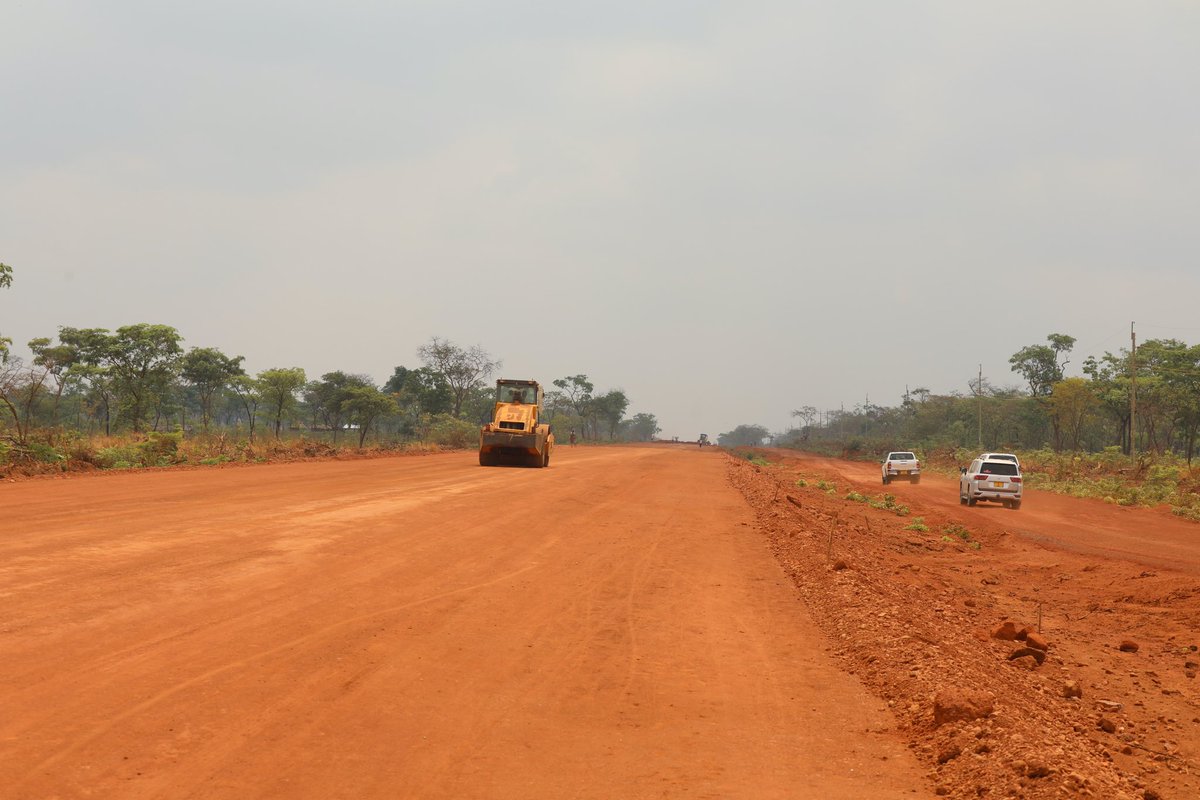 WizarayaUJ's tweet photo. Muonekano wa sehemu ya barabara ya Malagarasi - Ilunde - Uvinza (km 51.1), inayojengwa kwa kiwango cha lami, Mkoani Kigoma. https://t.co/JTOsN7Cdpx