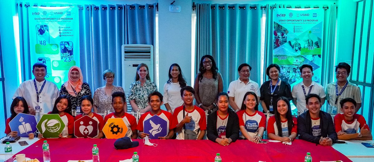 USAID DAA and A/Senior Coordinator of U.S. 🇺🇸 International Basic Education Assistance LeAnna Marr interacted with youth leaders and USAID training completers in Legazpi City. Read more: ow.ly/Y70m50Lg3ja @leannajoon