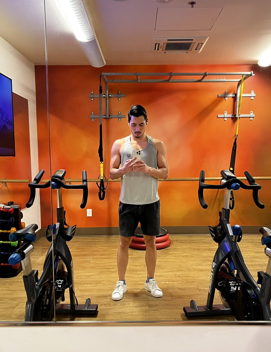 jc_munchiezz's tweet photo. Started lifting again a few weeks ago after losing all my upper body strength biking 😂 https://t.co/z4p8WqcaE9