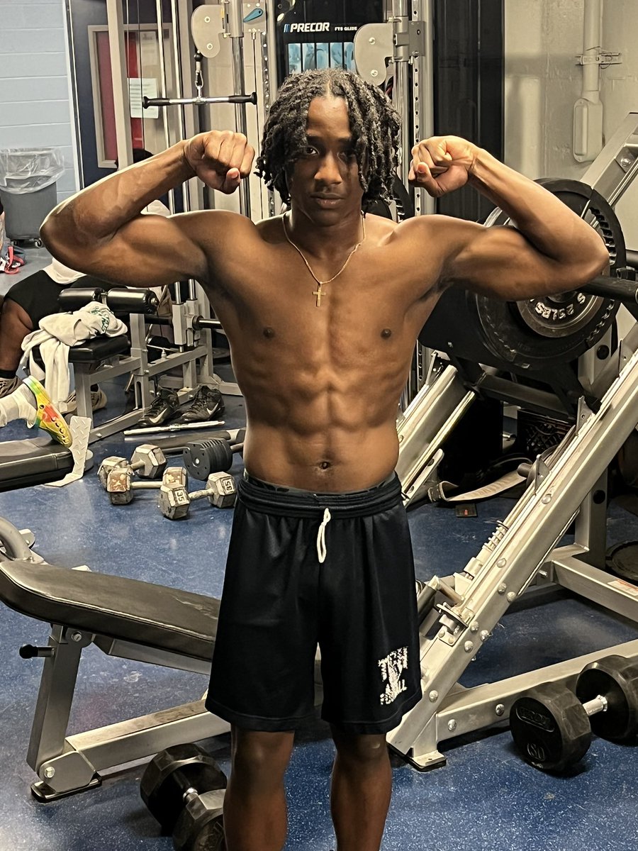 Cedric_stevens5's tweet photo. @Trejuer24 💪🏽💪🏽💪🏽 23 RB/athlete coaches pound for pound best in NY State @CoachTolbert315 @prospectnys @NYMadeFootball https://t.co/DctjAsuovI