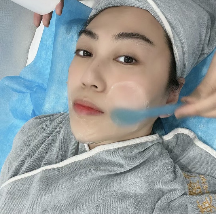 abcvip1818's tweet photo. 欢迎随时来我的美容店做美容，会给你们打折扣哦 https://t.co/fSCgY6F2sR