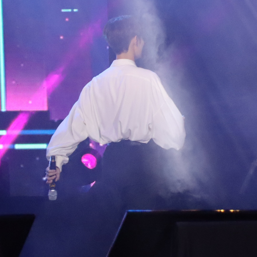 sol_vietnam's tweet photo. [221016] K-EXPO CONCERT 
Some things never change 🤣
My baby otter
#AB6IX #에이비식스 #이대휘  #대휘 #Vietnam #Sol_Project #ABNEW https://t.co/ao6f0FeqCi