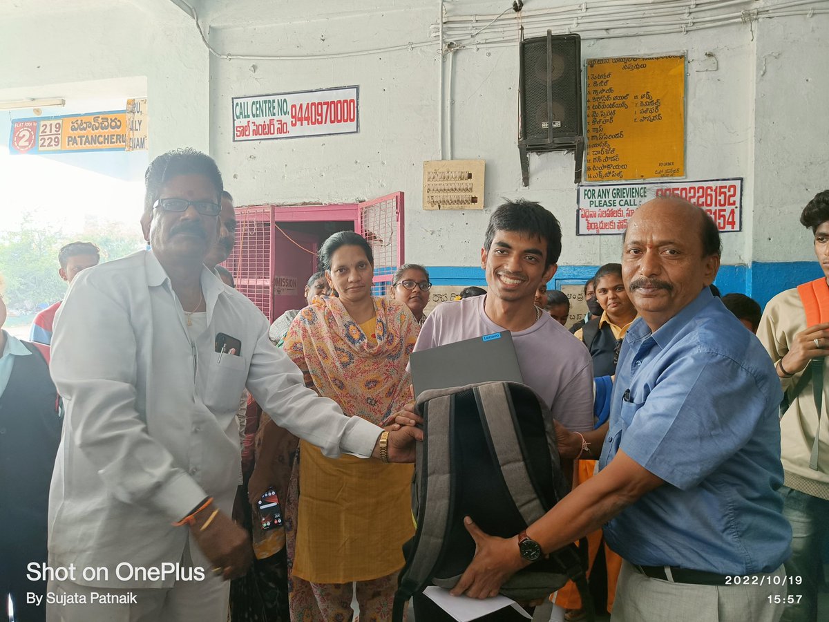 SujataTweet's tweet photo. A message to acknowledge my gratitude towards the TSRTC staff for returning our valuables. Driver, Conductor, DM 🙏 @TSRTCHQ 
#safety #trust #hyderabad #BeingHuman https://t.co/LBT6znpGKB