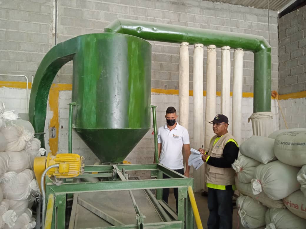 MINECPortuguesa's tweet photo. Se realizó inspección técnica a empresa Generadora de Emisiones Atmosféricas en atención a solicitud de inscripción, a través de sistema #RACDA. Las partículas son generadas a consecuencia de la actividad productiva de la empresa. https://t.co/5CHBTg34mj