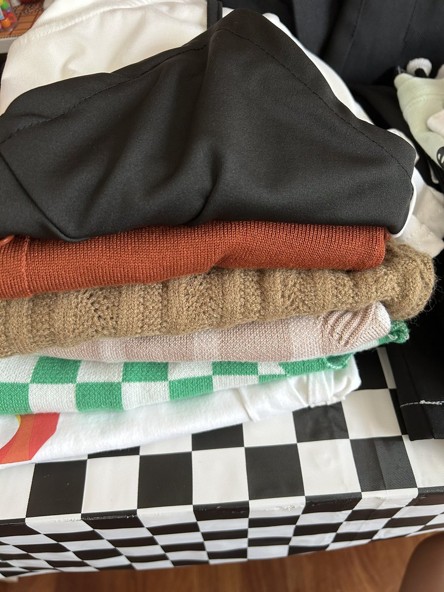 hotsoupbread's tweet photo. มาส่งต่อเสื้อผ้าเค้าเองงับ มีทั้งเคยใส่ทั้งไม่เคยใส่ ถูกๆเลยค้าบโพมม ใครสนใจปักๆไว้เลย พอลงเดี๋ยวเค้ามาเรียก #ส่งต่อเสื้อผ้ามือสองสภาพดี #โล๊ะตู้เสื้อผ้า #ส่งต่อเสื้อผ้า #ส่งต่อเสื้อผ้ามือสอ�� #โล๊ะตู้ #เสื้อผ้ามือ1มือ2 #ส่งต่อเสื้อผ้ามือสองสภาพดี #ส่งต่อเสื้อผ้ามือ2 #เสื้อผ้า https://t.co/DFoU7AHkEl