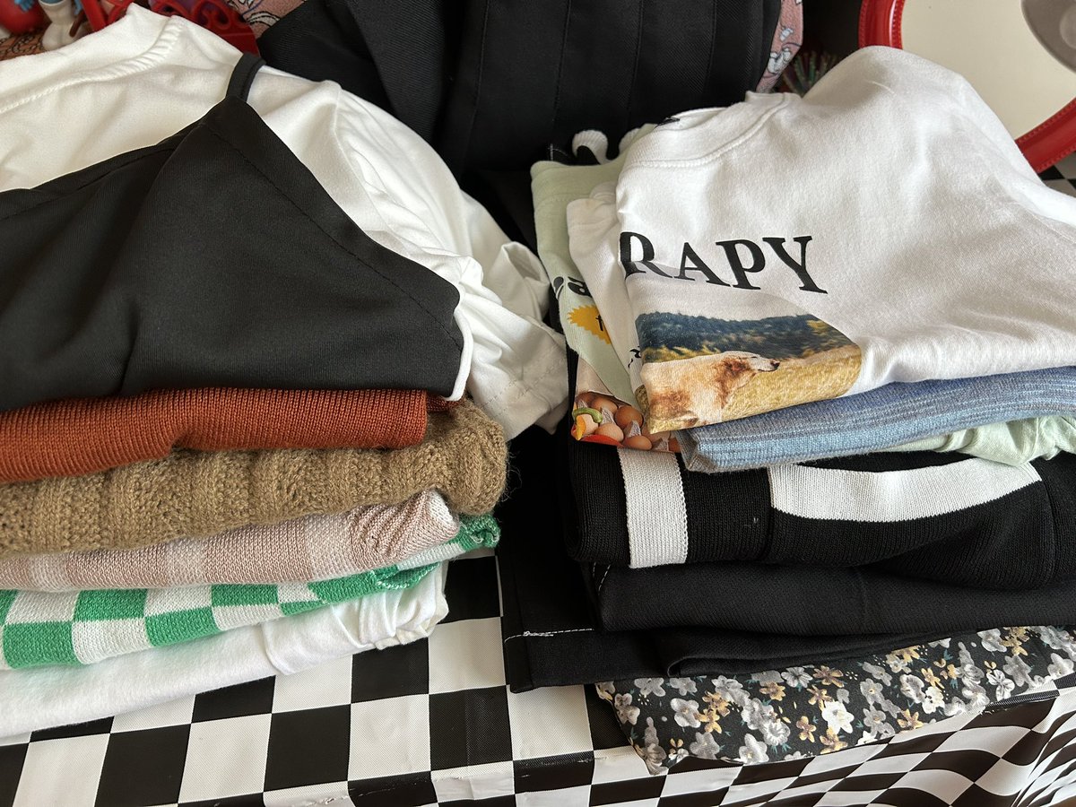 hotsoupbread's tweet photo. มาส่งต่อเสื้อผ้าเค้าเองงับ มีทั้งเคยใส่ทั้งไม่เคยใส่ ถูกๆเลยค้าบโพมม ใครสนใจปักๆไว้เลย พอลงเดี๋ยวเค้ามาเรียก #ส่งต่อเสื้อผ้ามือสองสภาพดี #โล๊ะตู้เสื้อผ้า #ส่งต่อเสื้อผ้า #ส่งต่อเสื้อผ้ามือสอ�� #โล๊ะตู้ #เสื้อผ้ามือ1มือ2 #ส่งต่อเสื้อผ้ามือสองสภาพดี #ส่งต่อเสื้อผ้ามือ2 #เสื้อผ้า https://t.co/DFoU7AHkEl