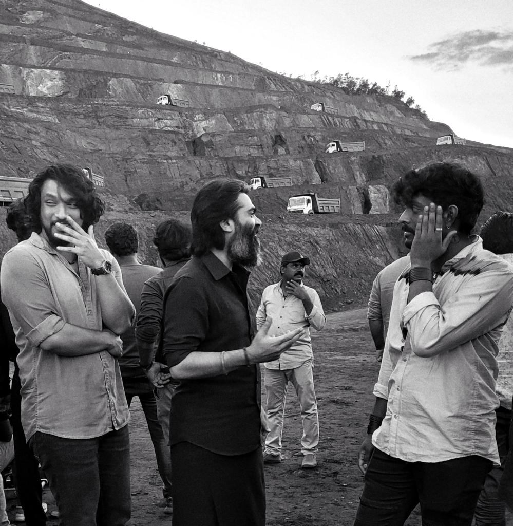 Iamteejaymelody's tweet photo. It was fun working with both my big brothers 
#Atman @SilambarasanTR_ &amp; @Gautham_Karthik 

 ! 🖤🤘🏽
#PathuThala #ItsaWrap #spreadlove https://t.co/iOZZ5WW8Yi
