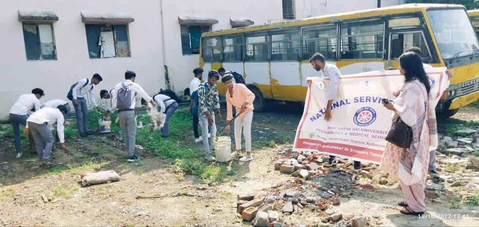 SehoreNational's tweet photo. Mega Cleanliness Drive under Clean India 2.0 on 19th October 2022 in Shri Satya Sai University Sehore MP.
#CleanIndia2 #CleanIndiaWithNSS
@YASMinistry @ianuragthakur @NSSMYMP @_NSSIndia @NSSRDBhopal @NSSBUMP @anantsaxenanss @pankajsinghips @Rajkumarnss @RAHULSINGHNSSMP https://t.co/KOUfs6CrFr