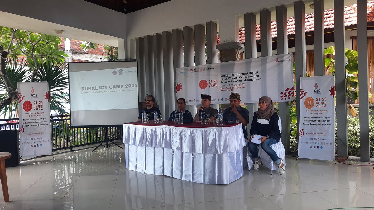 carlosbaca83's tweet photo. Press conference kicking off the activities of the Rural ICT Camp 2022 and the School of #CommunityNetworks in Tembok, Bali... Great days are ahead thanks to all the organization and care that @commonroom_id has been put into this. https://t.co/djL1iXuvSx