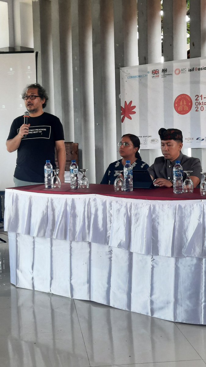 carlosbaca83's tweet photo. Press conference kicking off the activities of the Rural ICT Camp 2022 and the School of #CommunityNetworks in Tembok, Bali... Great days are ahead thanks to all the organization and care that @commonroom_id has been put into this. https://t.co/djL1iXuvSx