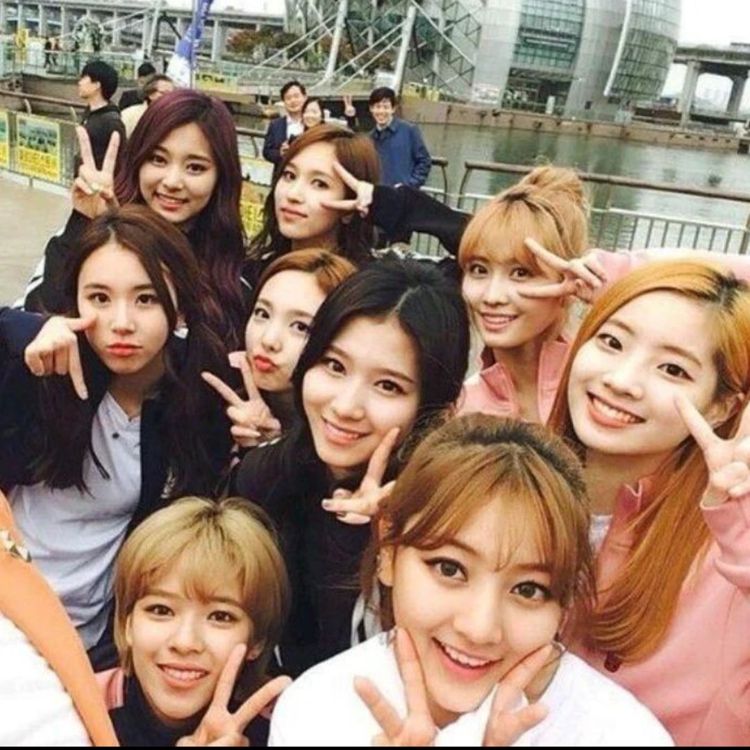 alone_marla_04's tweet photo. My new profile picture on
#twice_7th_anniversary 
😍😍😍😍😍
"Are piche deko piche"
#TWICE
#TWICEINDIA
#ONCE
#ONCEINDIA
#NewProfilePic https://t.co/6EPxhDGqoU