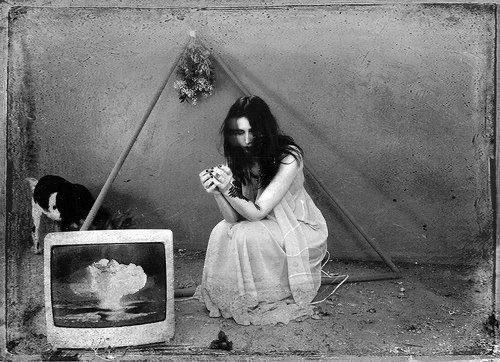 They come seeking tokens, trinkets, something that will connect them with the spirits of their beloveds who have passed from this realm 

They believe she is a conjurer of souls, who can call them to this land of living just by the strength of her will 

They are fools