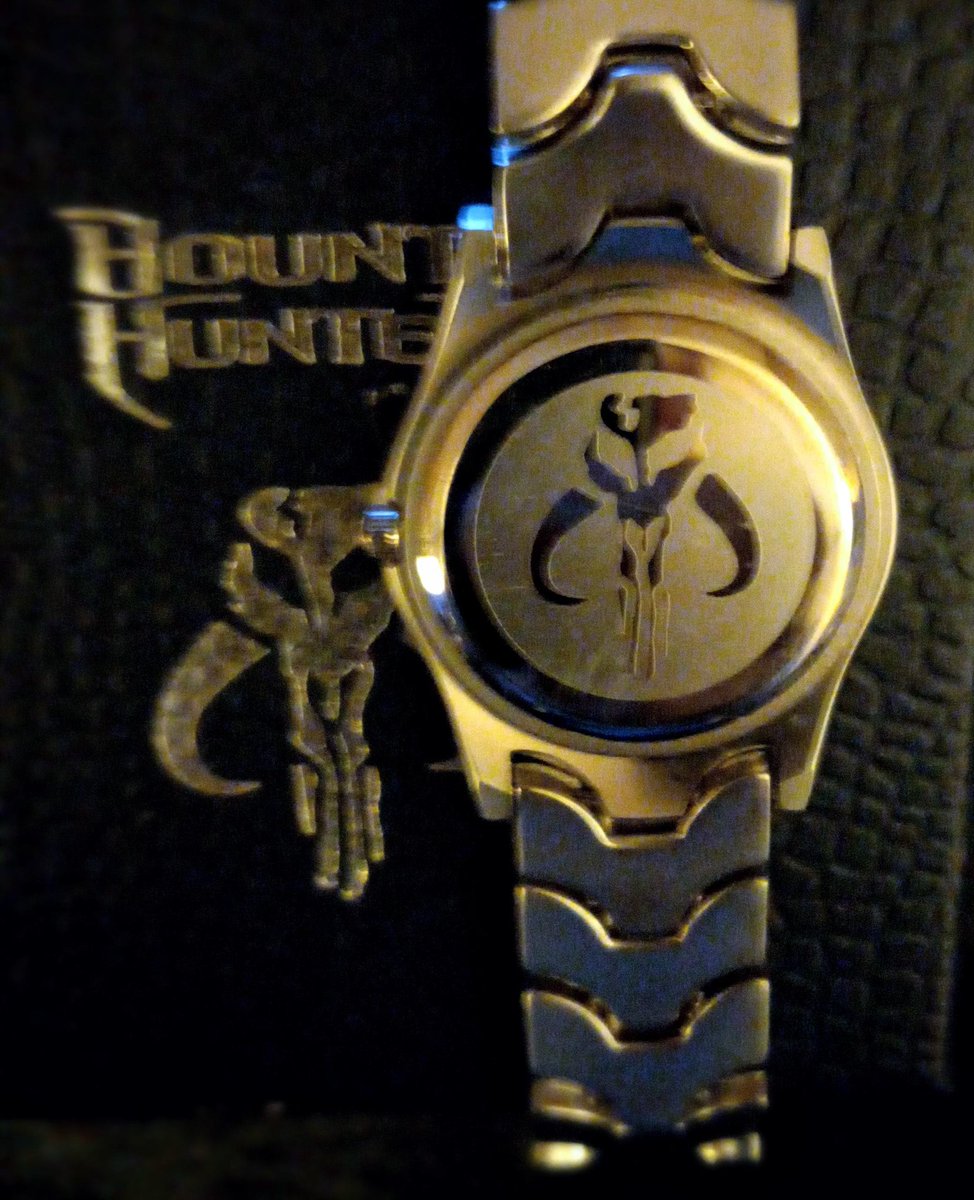 SidiouSbama's tweet photo. Desperate for an answers  #bobafett  #StarWars  #empirestrikesback  #handmade1of1 been hunting for answers since 1990 experts stars conventions hand made movement no batteries silver no marking pic of back hand engraved polished. Jeweler offered  170,000 if just norm if it plain. https://t.co/NxIZdUpRpp