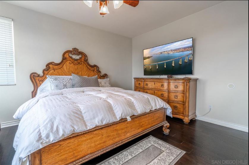 eLoanRealty's tweet photo. Take a look at this stunning home. You will be mesmerized on this charming otay ranch home . 3 bedrooms, 2.5 bathrooms in 2,207 SqFt. Bedrooms are located on second floor. You can enjoy the beautifully paved gazebo and pebble lined sports pool. Message to John at 858 610 4766. https://t.co/o1z9Lyxz0Z
