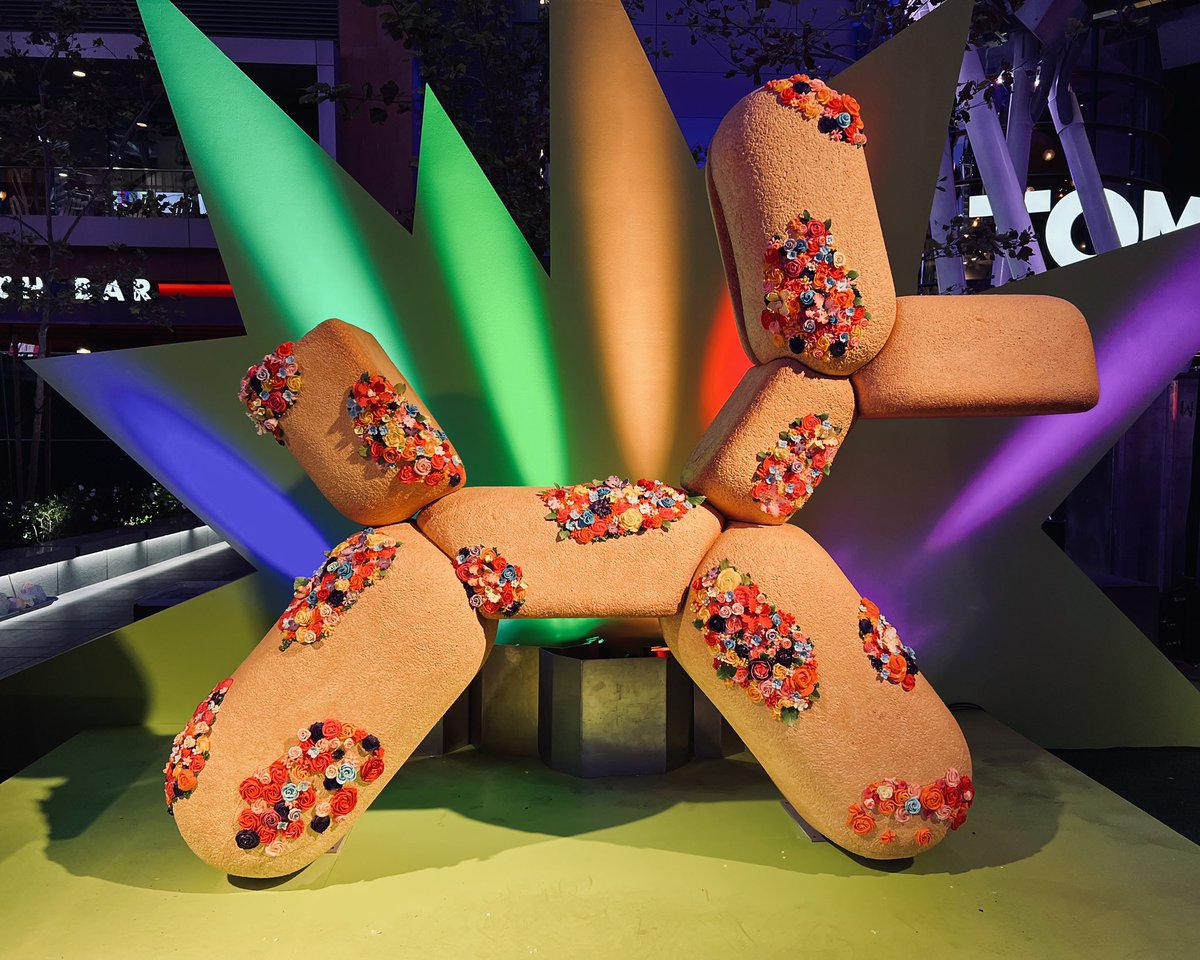 dylanosbornfilm's tweet image. The @adobemax #maxbash is one of the most uncomplicated ways to have a good time, because it’s literally a celebration of creativity. So glad it’s back at #AdobeMAX2022. Also, Steve Aoki 👍