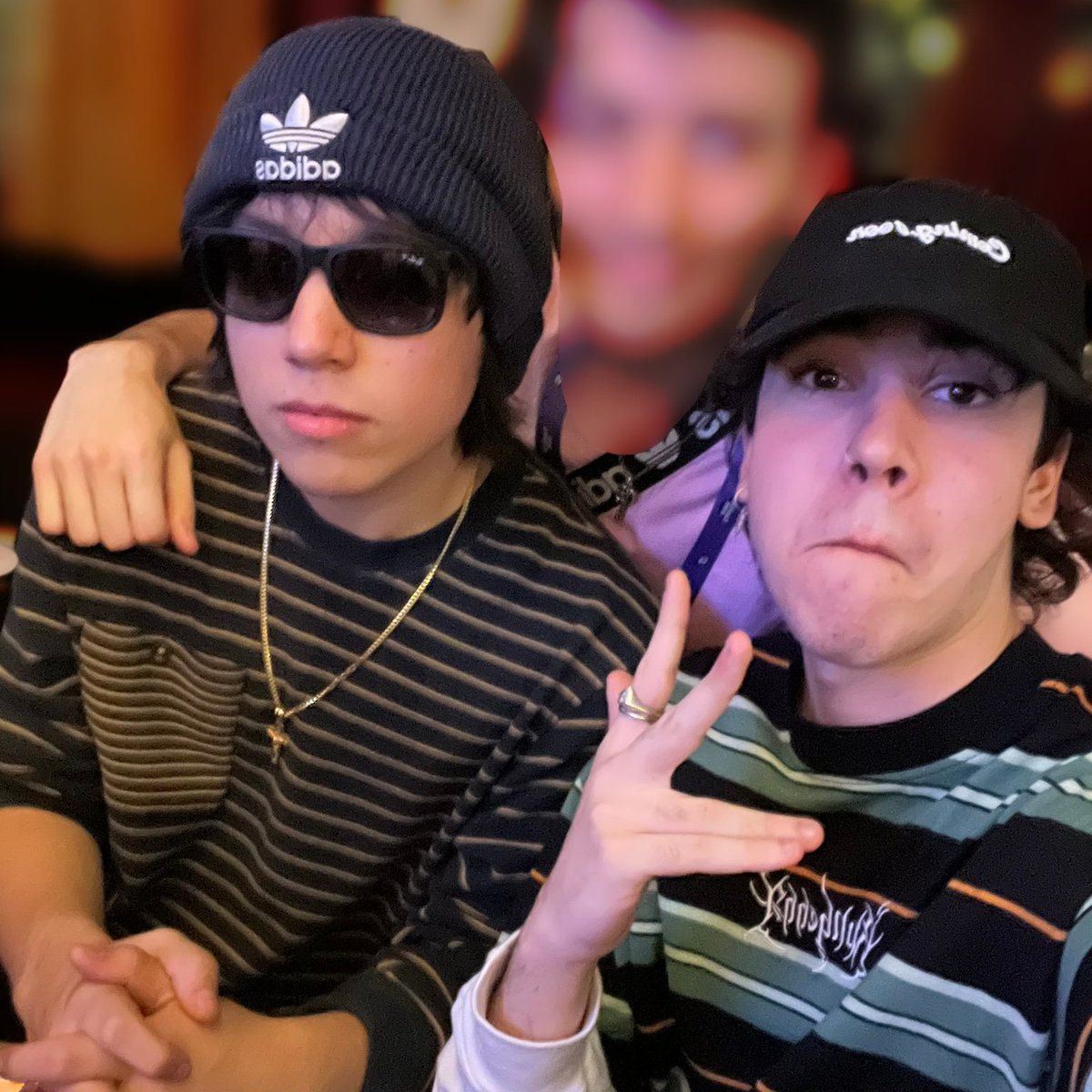 QUACKSPRE3N's tweet photo. no les permito olvidar que ellos intercambiaron sus gorras y se hicieron una selfie β‘ #spreenckity https://t.co/X6j5mBRNiC