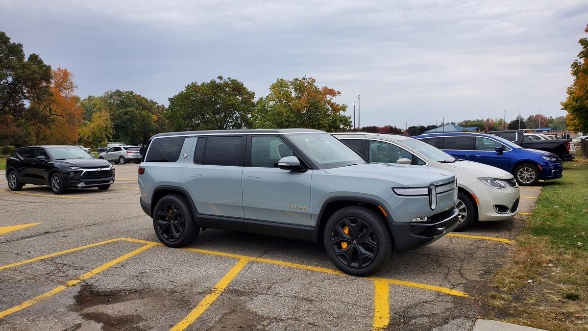 tesla_blade's tweet photo. @Rivian Found this at a school in clarkston Michigan https://t.co/EhYFxODwev