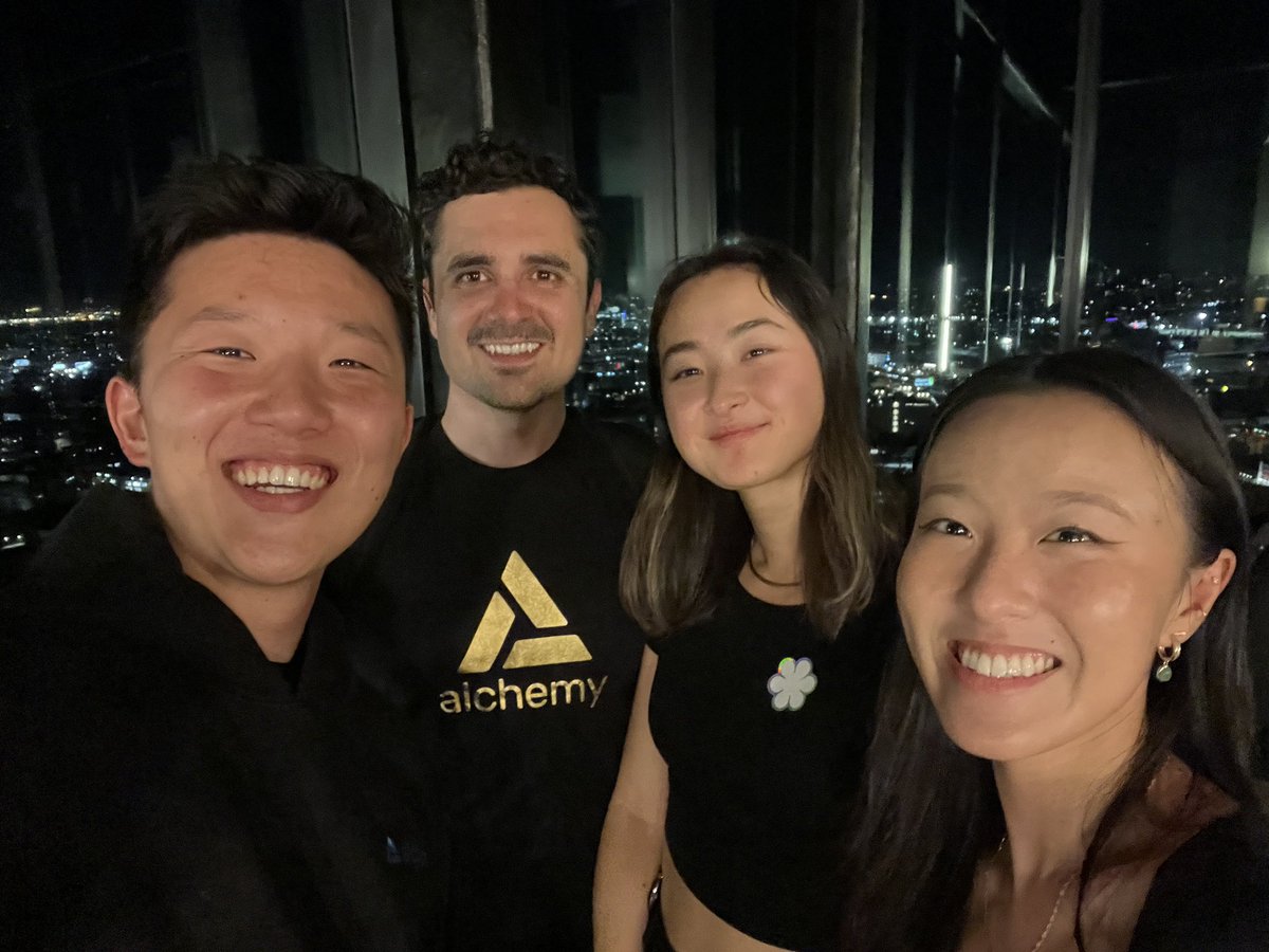 thatguyintech's tweet photo. Amazing web3 happy hour tonight 🔥

bullish on @AlchemyPlatform 🤝 @VectorDAO https://t.co/FjBNbcoajY