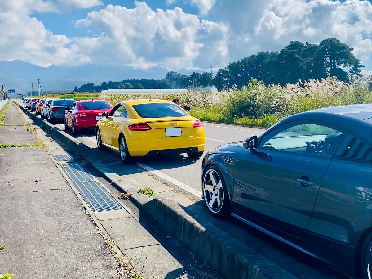 silver8j's tweet photo. 1.昨日の紅葉　山梨県北杜市

2-4.紅葉狩り🍁ツーリング
TTも赤や黄色🍁

#アウディTT
#touring
#audi #Auditt #ツーリング　
#紅葉 https://t.co/rtOL417m0U