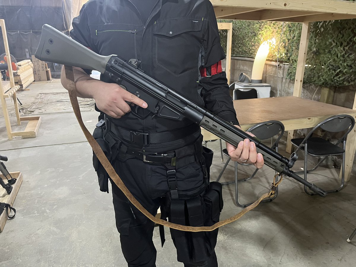 1枚目 たるさん<a href="/hskztaruto/">まったる</a> と私💕
2枚目 FIRSTの北斗さんと私💕
3枚目 新メンバーのやまけん<a href="/YamaKenSAVAGAME/">サバケン</a> と私💕
4枚目 ガスブロのG3!!!

ガンガン突っ込んでるぞー！
いい感じ！🫶
昼からも頑張る!!
#サバゲー #ミドルアース